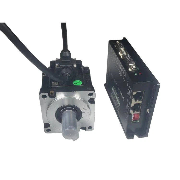 Servo variklis su integruota pavara